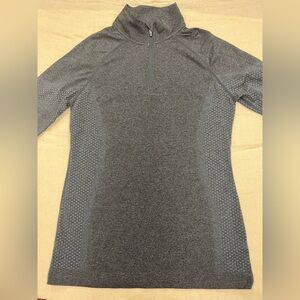 Figs Gray/blue Salta long sleeve under scrub 1/4 zip size small